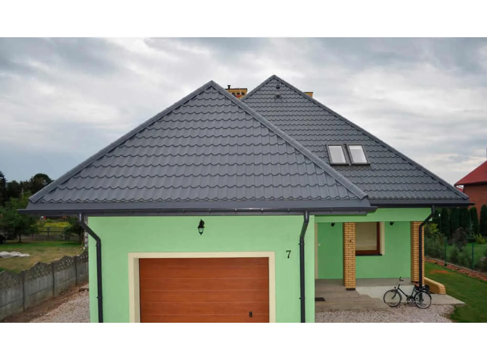 Металлочерепица Металл-Профиль Ламонтерра XL 0,45 VikingMP® RAL 7024 Серый графит