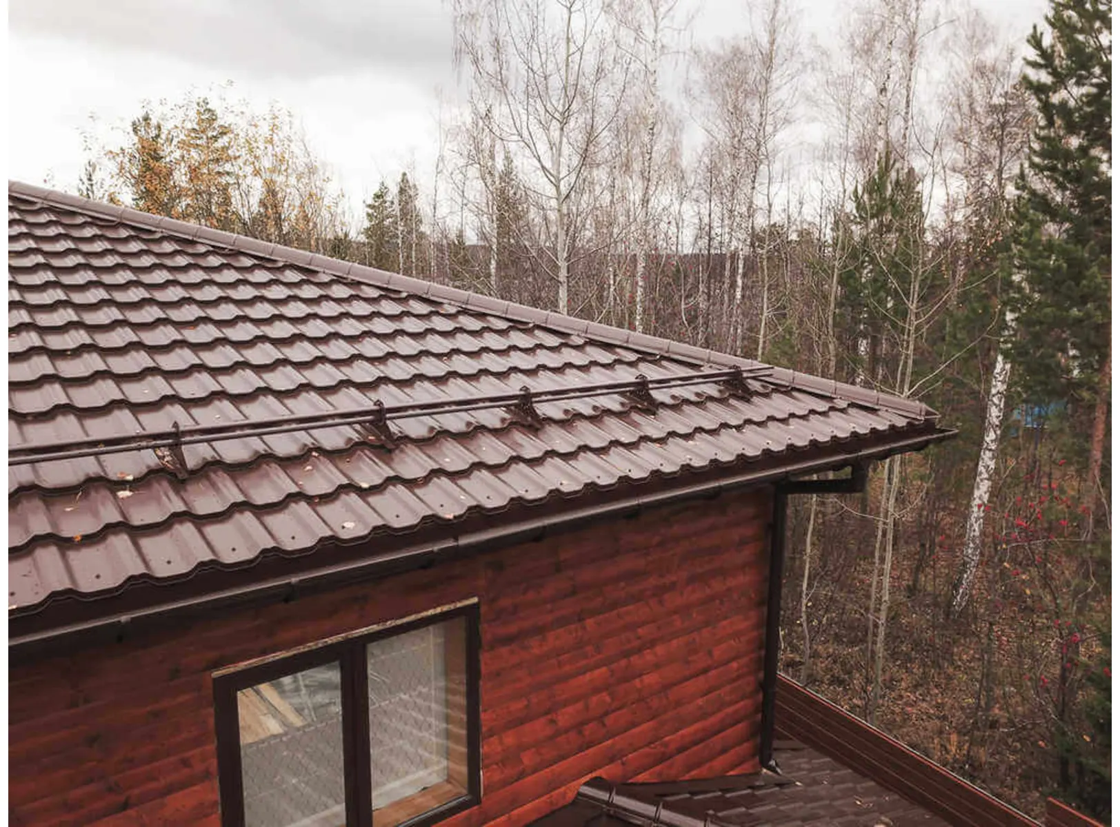Металлочерепица Grand Line Kvinta Uno 0,45 Drap RAL 8017 Шоколад