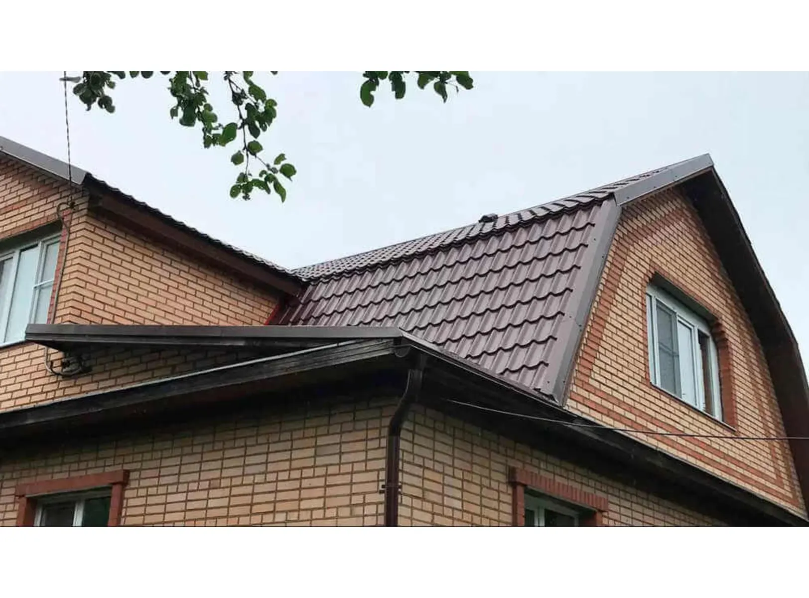 Металлочерепица Металл-Профиль Ламонтерра XL 0,45 VikingMP® RAL 8017 Коричневый шоколад