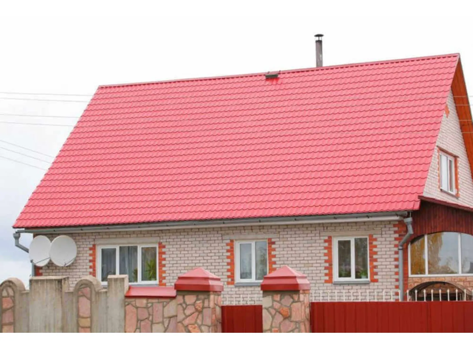 Металлочерепица Металл-Профиль Супермонтеррей 0,5 VikingMP® E RAL 3005 Красное вино